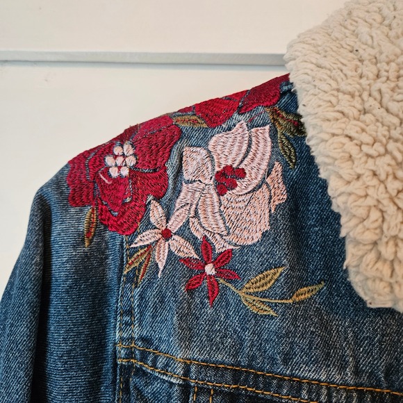 Love Tree Denim Medium Sherpa Lined Denim Jacket Embroidered Trucker Floral - Picture 6 of 15